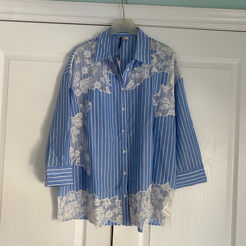 Elegant Blue Striped Women's Camisole with Lace